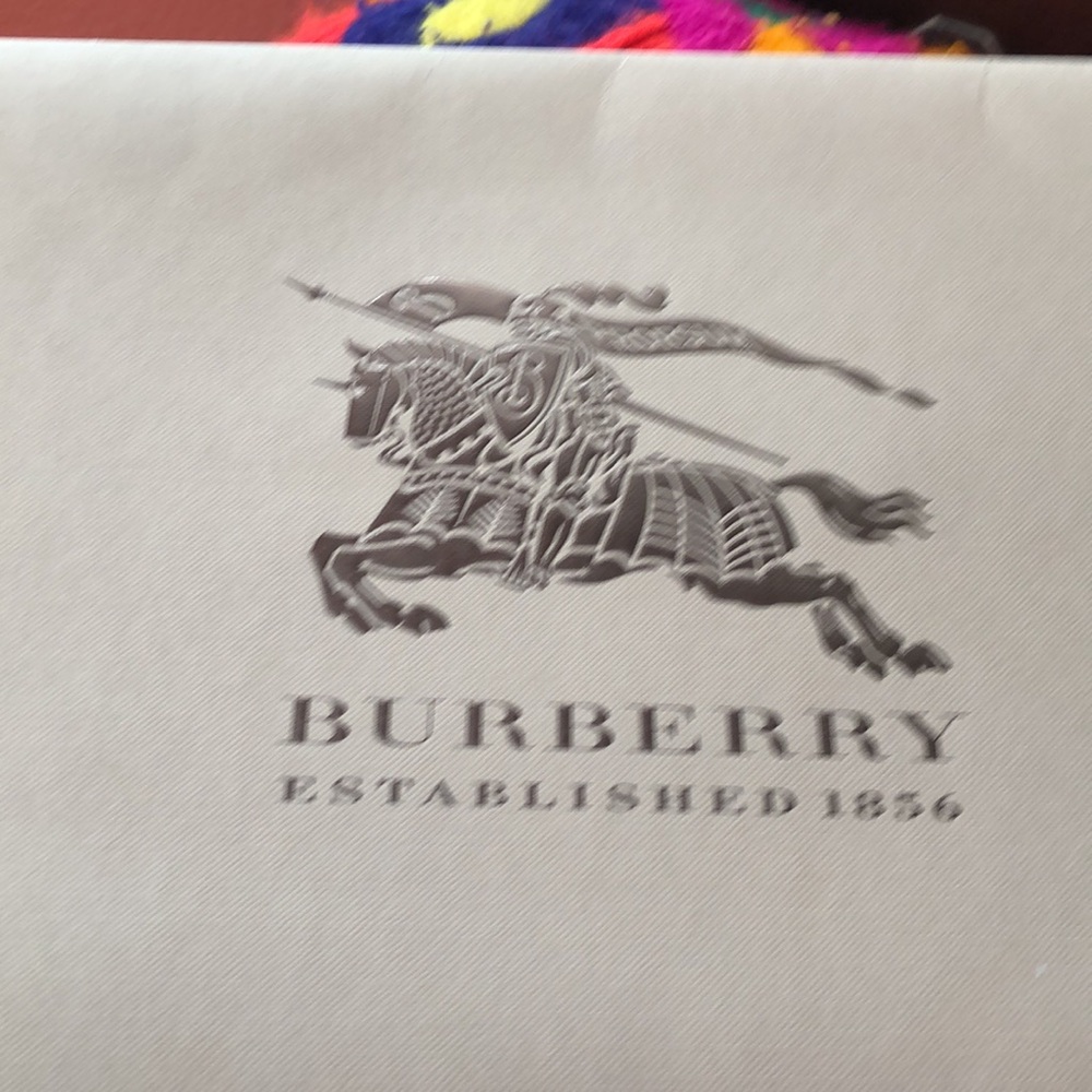 Burberry - Picture 4 of 8